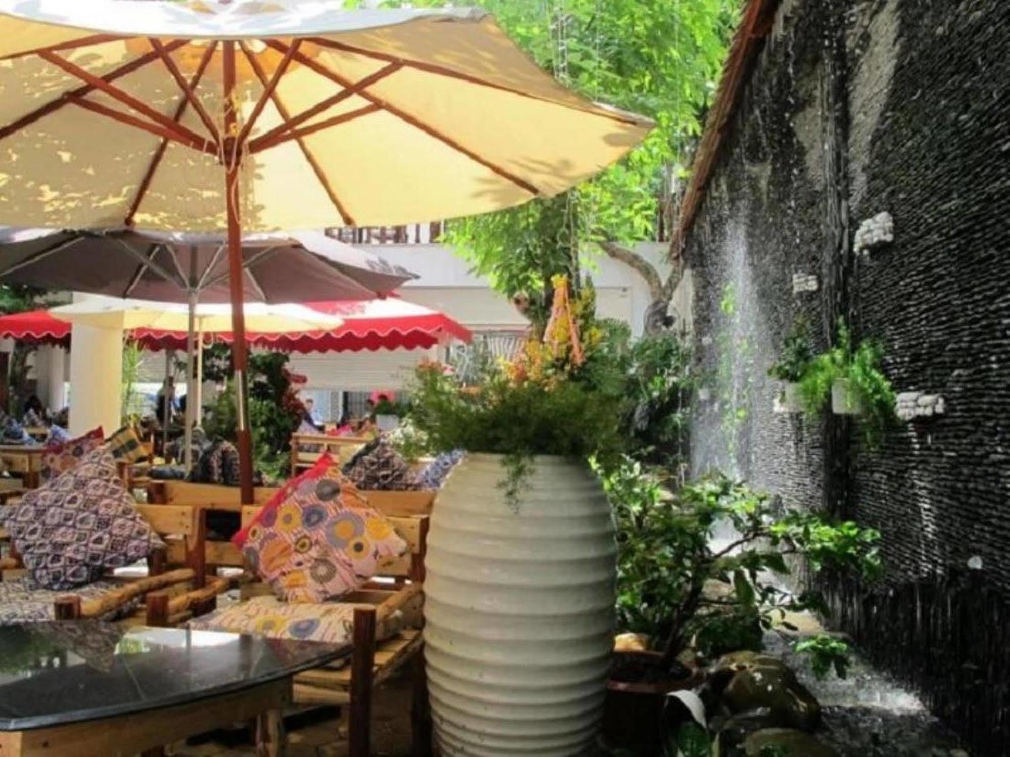 ピロスホテル ホーチミン市 エクステリア 写真